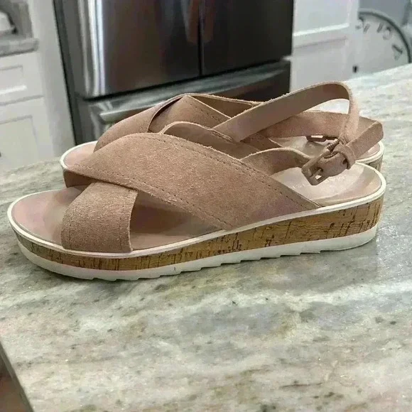 Marc Fisher Women’s Sandals Suede Blush Color Sz 9M - Picture 4 of 14